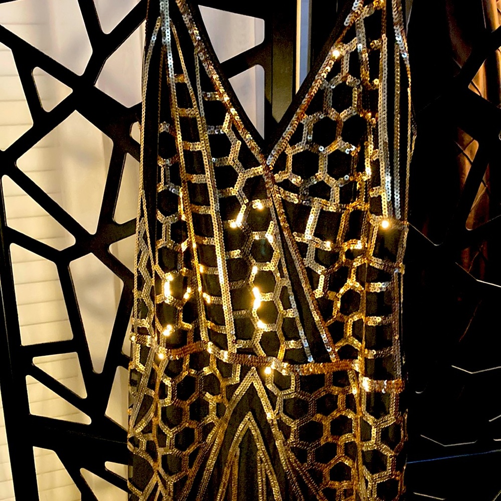(XL) Gorgeous Gold & Black Sequin Gown